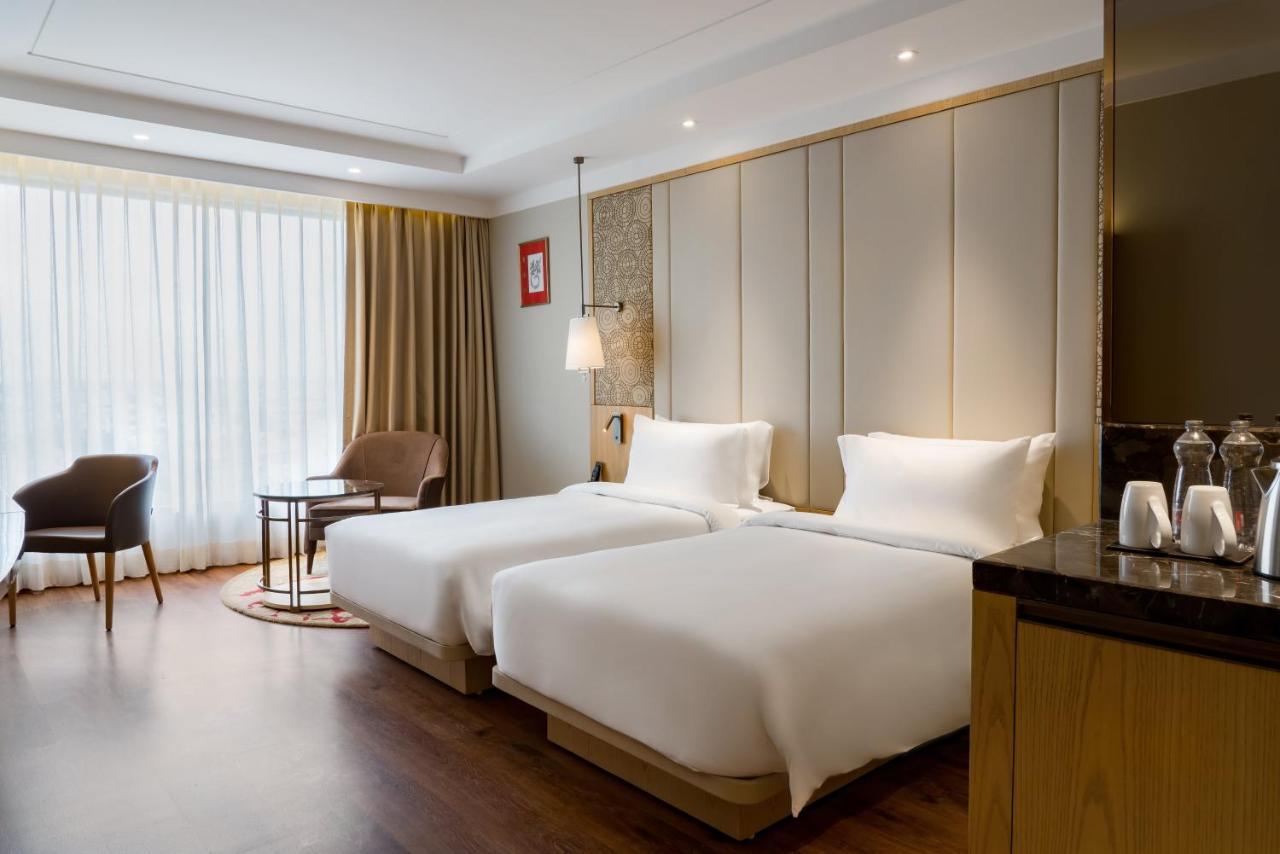 Radisson Bhopal Hotell Exteriör bild