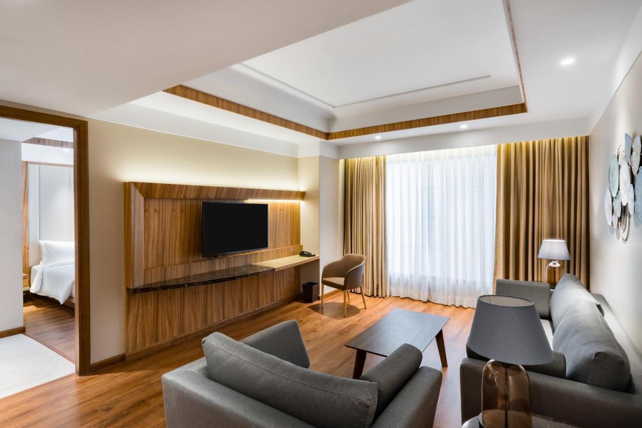 Radisson Bhopal Hotell Exteriör bild