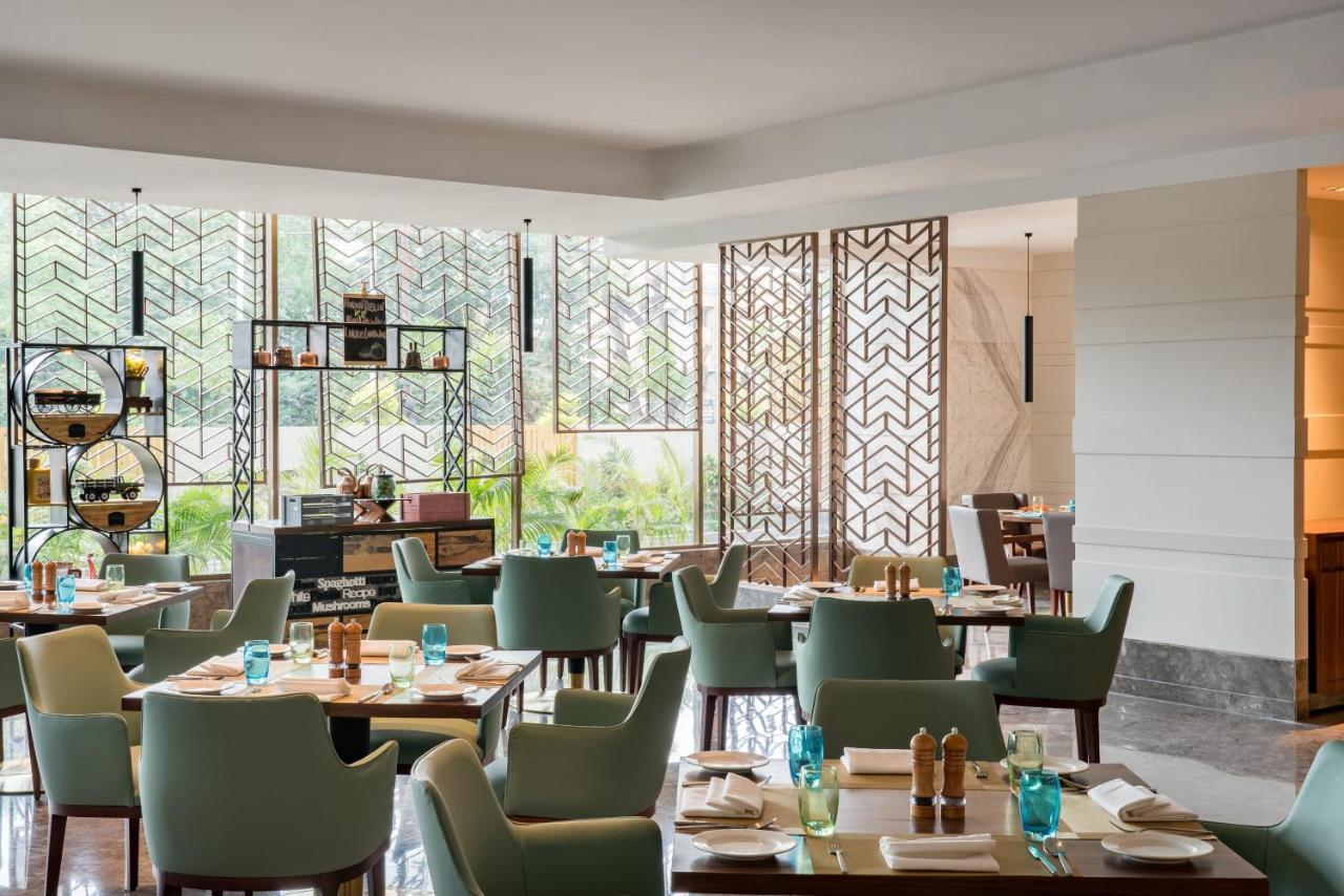Radisson Bhopal Hotell Exteriör bild