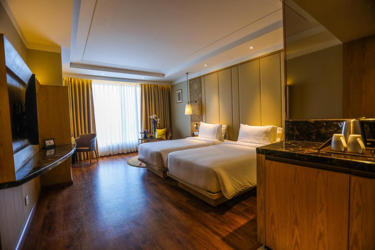 Radisson Bhopal Hotell Exteriör bild