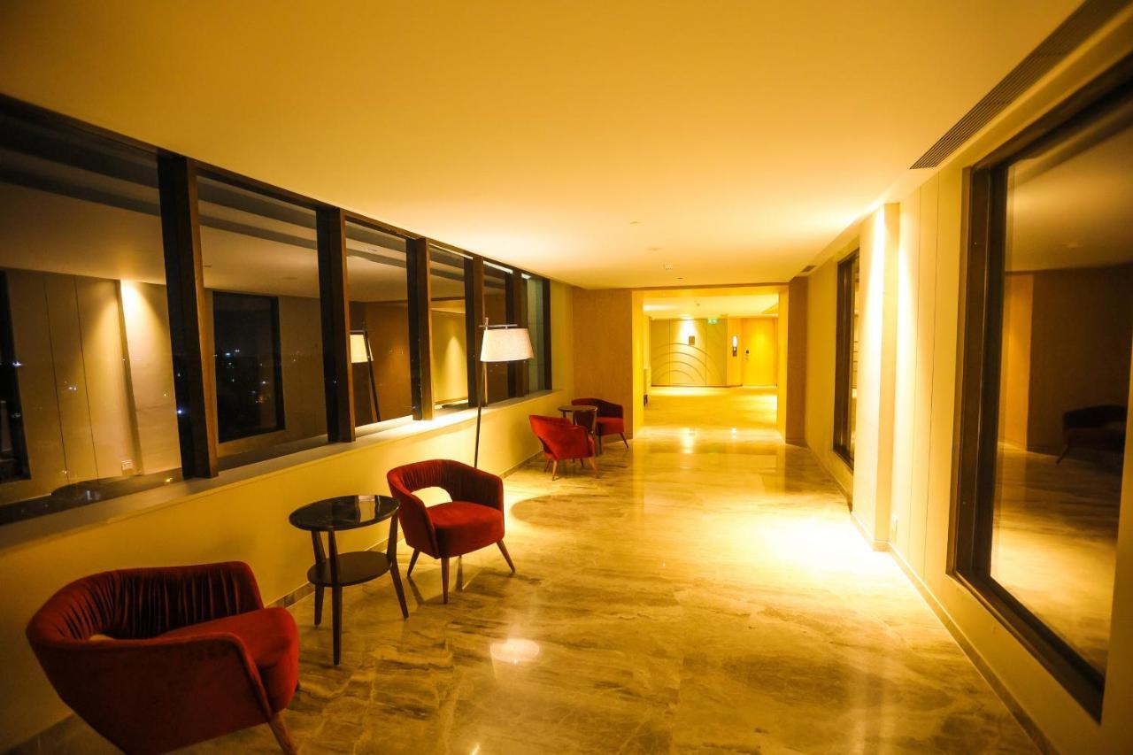 Radisson Bhopal Hotell Exteriör bild
