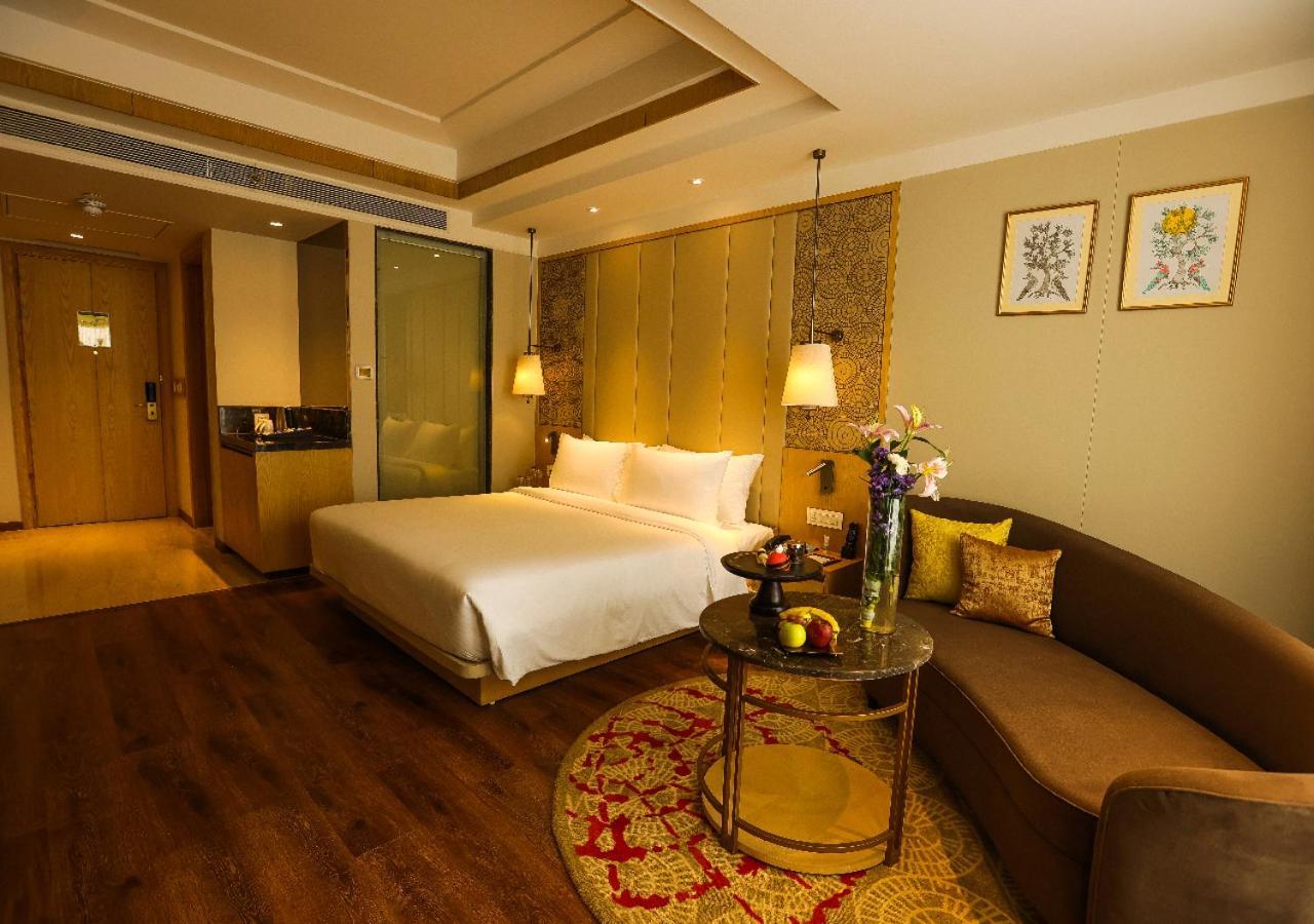 Radisson Bhopal Hotell Exteriör bild
