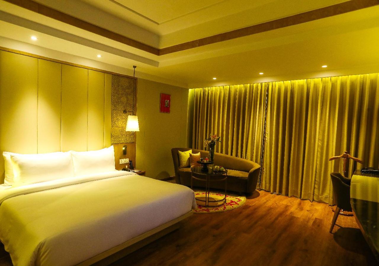 Radisson Bhopal Hotell Exteriör bild