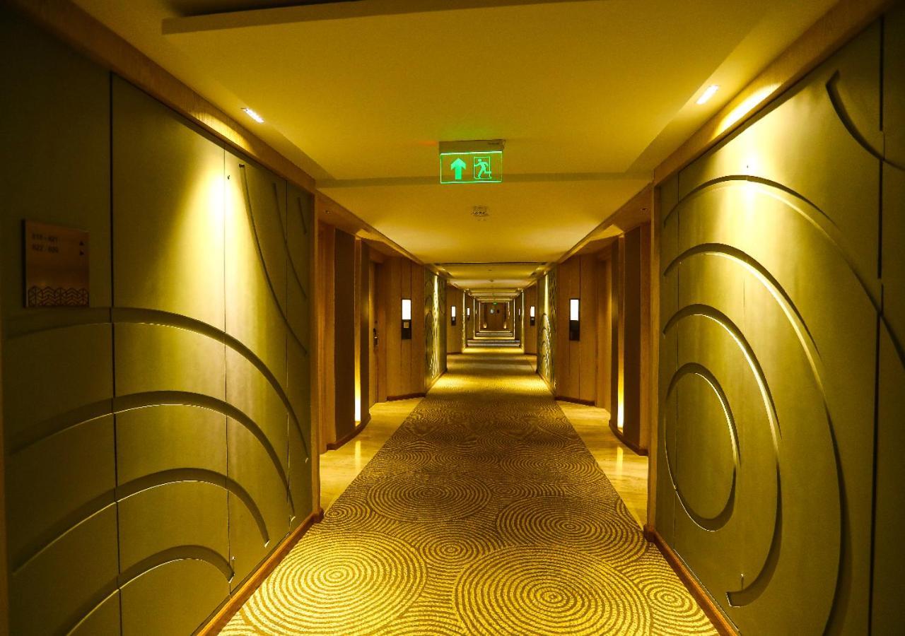 Radisson Bhopal Hotell Exteriör bild