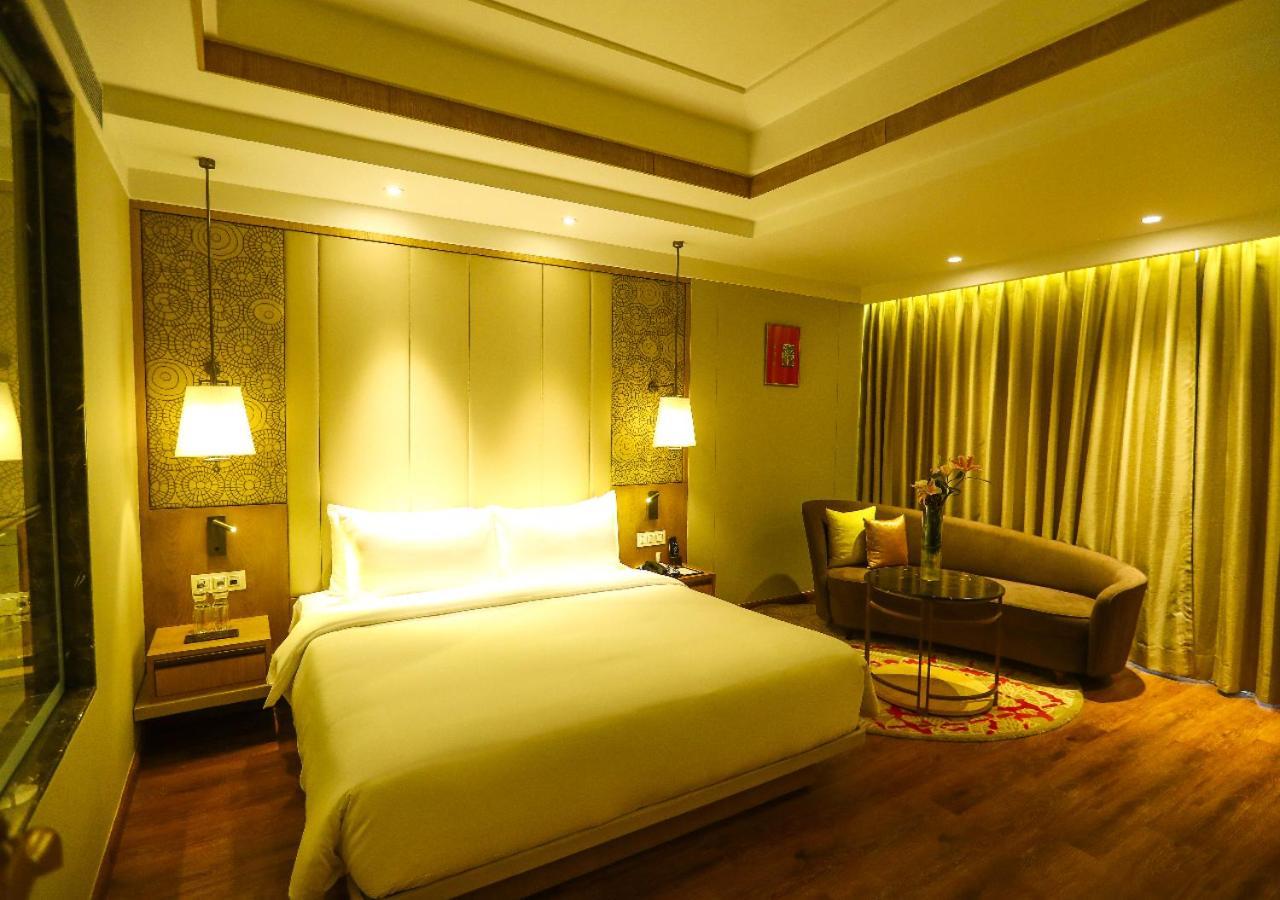 Radisson Bhopal Hotell Exteriör bild