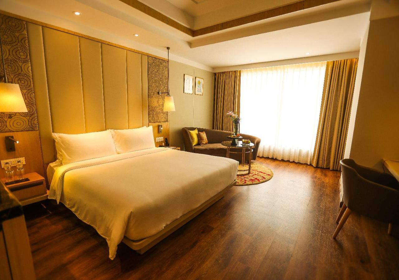 Radisson Bhopal Hotell Exteriör bild