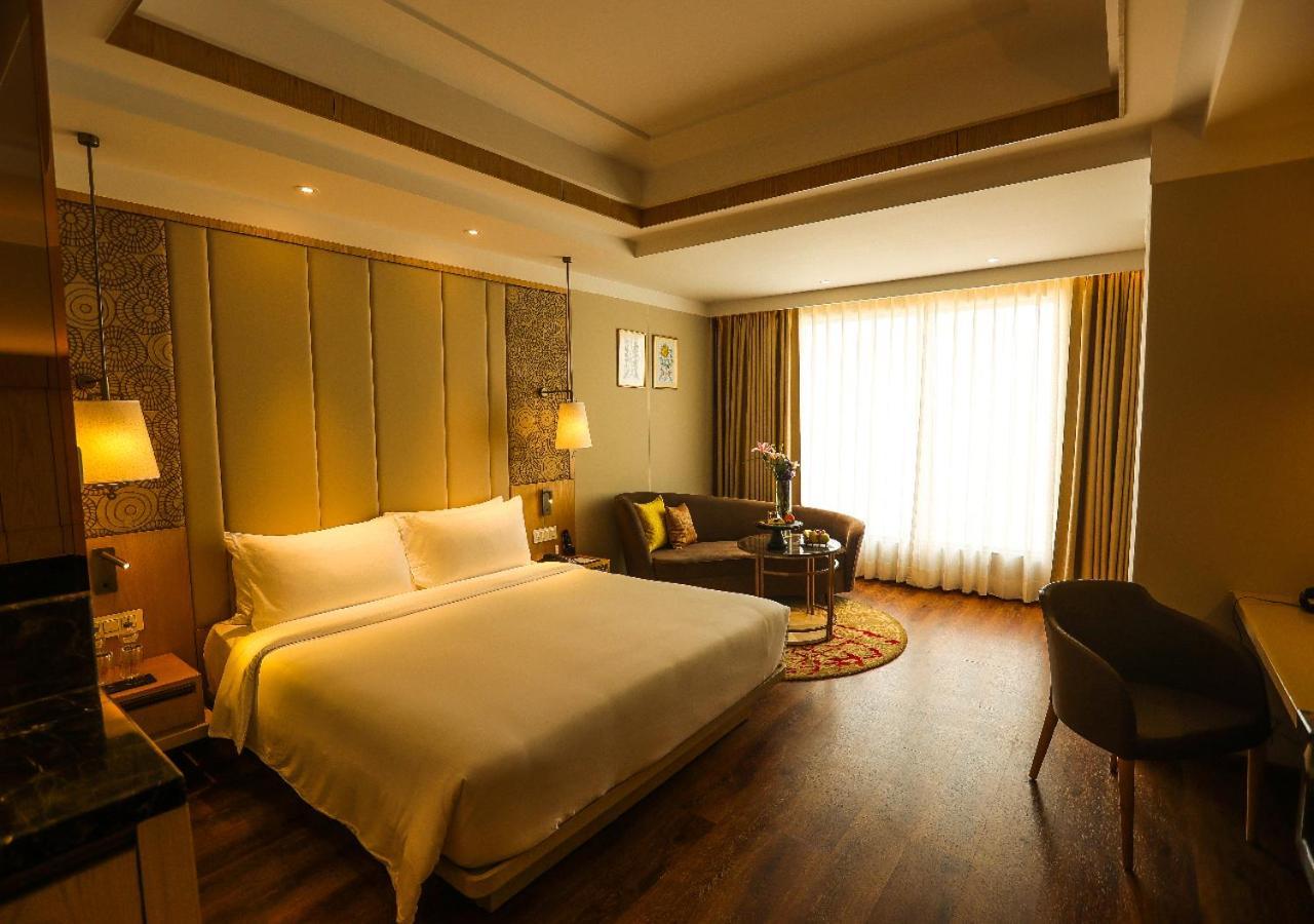 Radisson Bhopal Hotell Exteriör bild