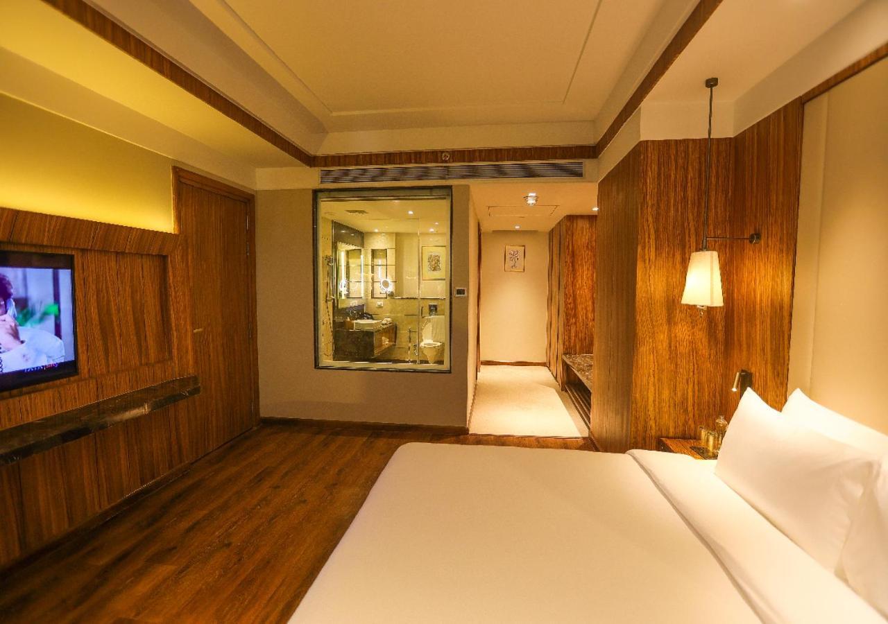 Radisson Bhopal Hotell Exteriör bild