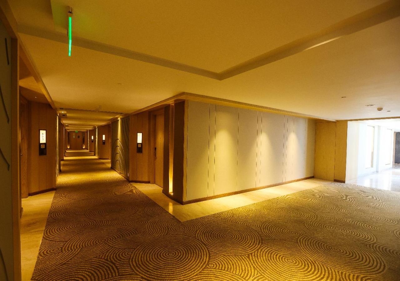 Radisson Bhopal Hotell Exteriör bild
