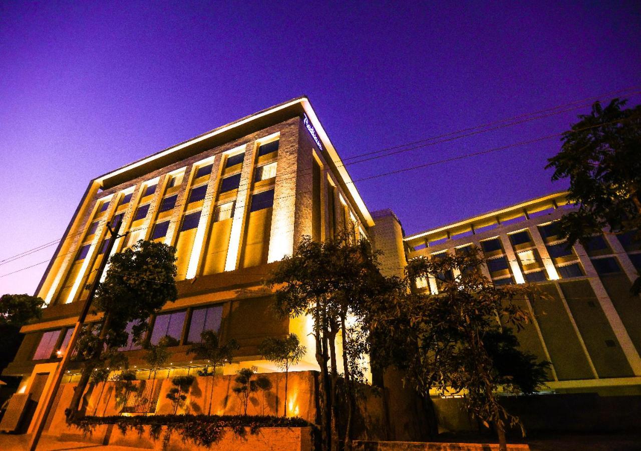 Radisson Bhopal Hotell Exteriör bild