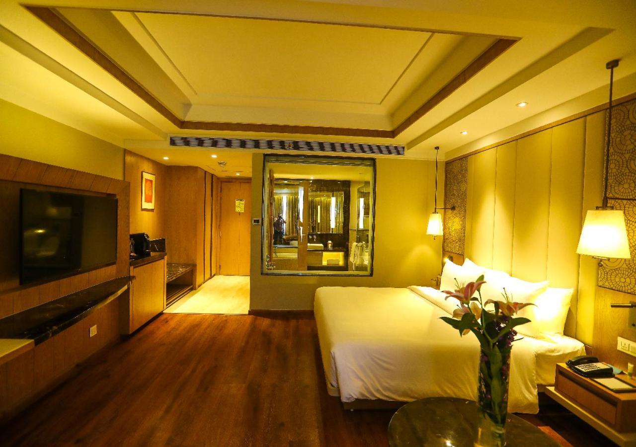 Radisson Bhopal Hotell Exteriör bild