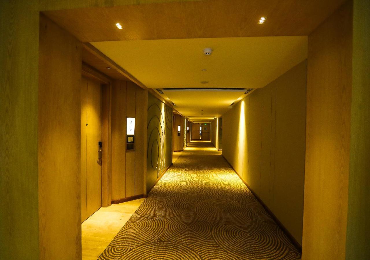 Radisson Bhopal Hotell Exteriör bild