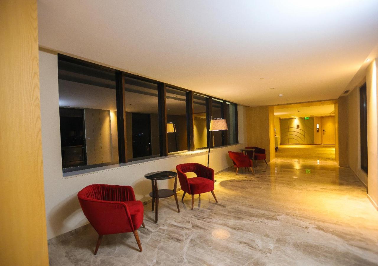 Radisson Bhopal Hotell Exteriör bild