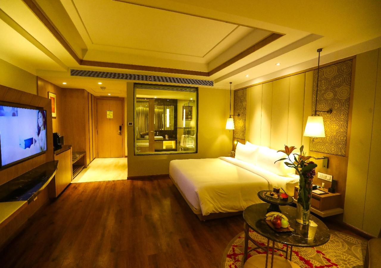 Radisson Bhopal Hotell Exteriör bild