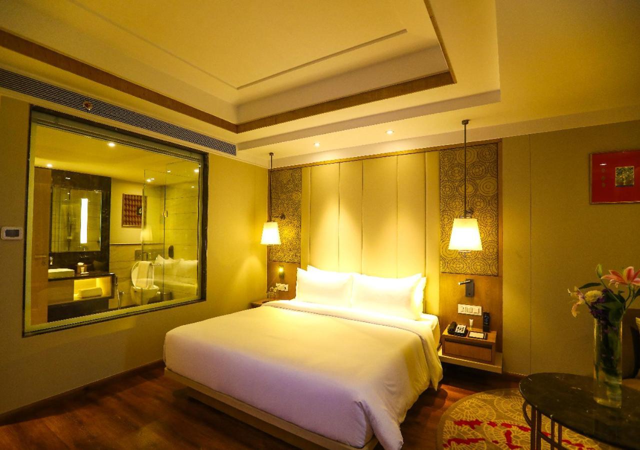 Radisson Bhopal Hotell Exteriör bild