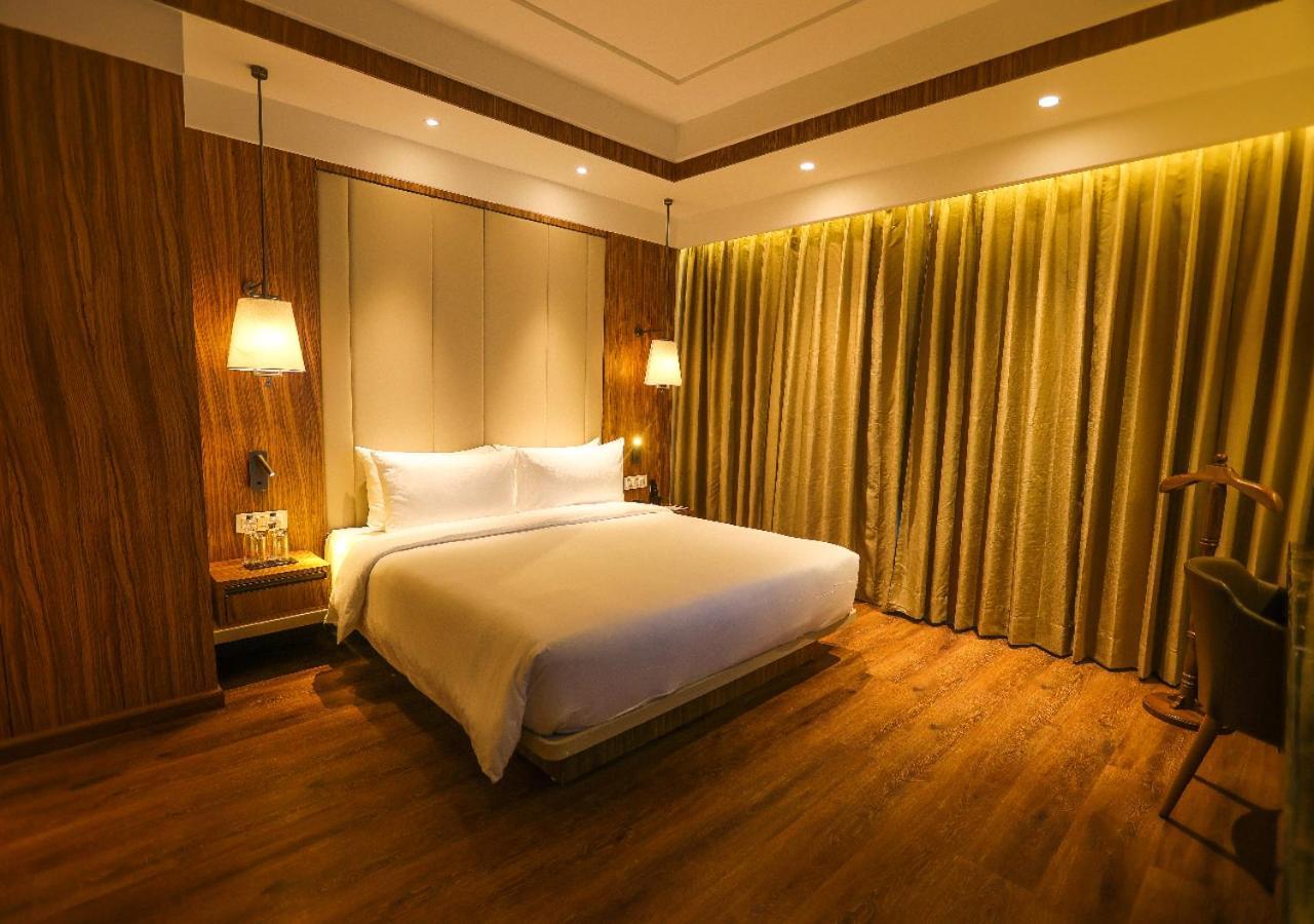 Radisson Bhopal Hotell Exteriör bild