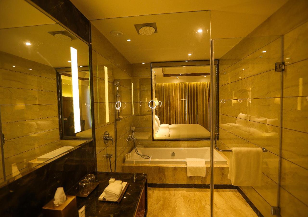Radisson Bhopal Hotell Exteriör bild