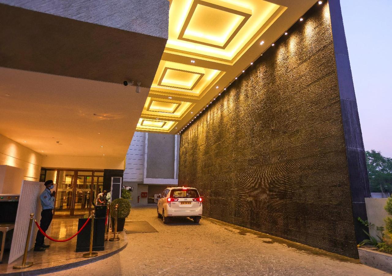 Radisson Bhopal Hotell Exteriör bild