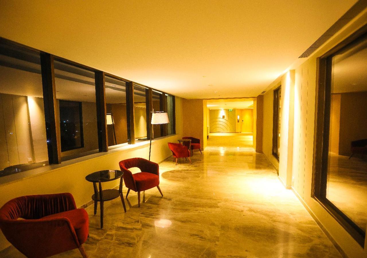 Radisson Bhopal Hotell Exteriör bild