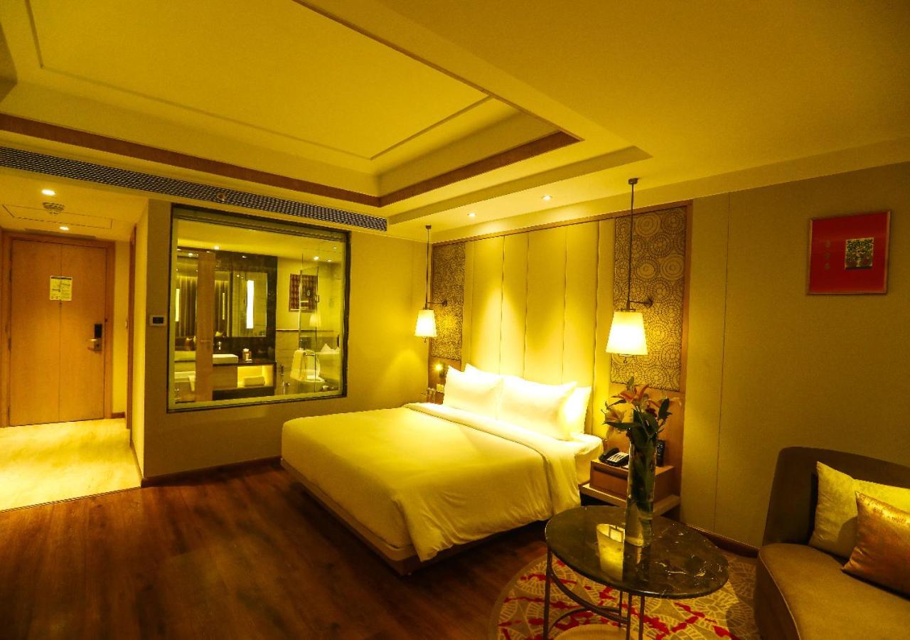 Radisson Bhopal Hotell Exteriör bild