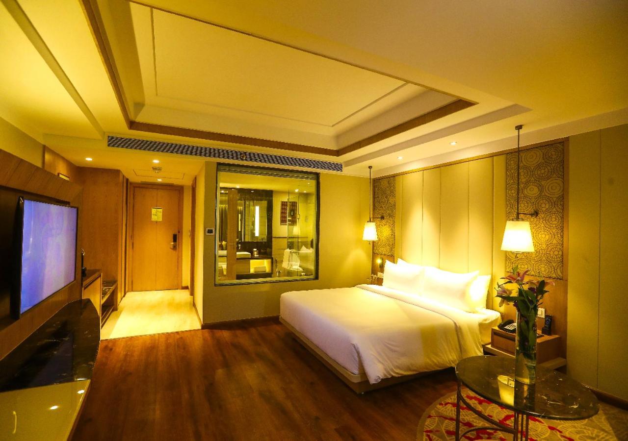 Radisson Bhopal Hotell Exteriör bild