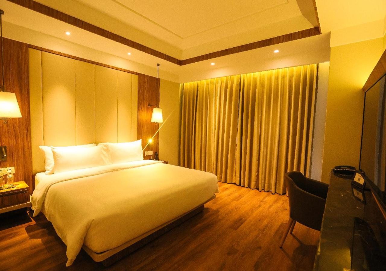 Radisson Bhopal Hotell Exteriör bild