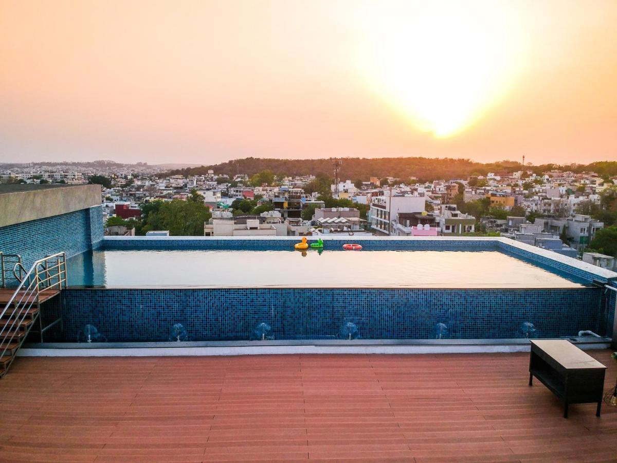 Radisson Bhopal Hotell Exteriör bild