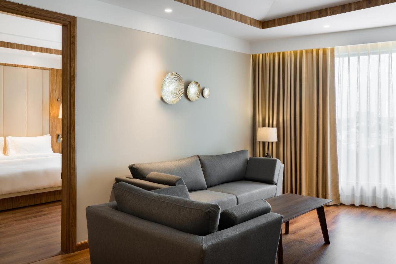Radisson Bhopal Hotell Exteriör bild